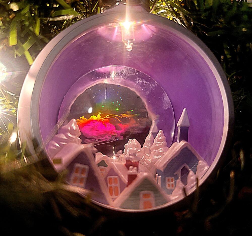 Vtg 1986 Hallmark Keepsake Magic Lighted Hologram Ornament Santa’s On His Way